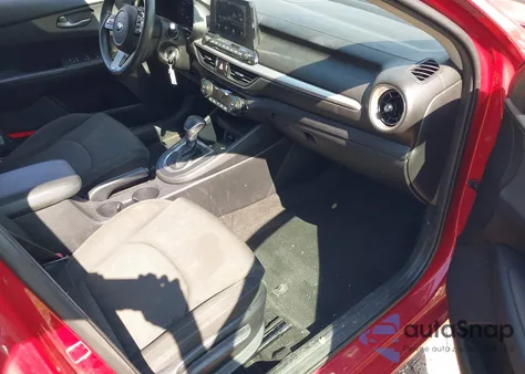 2019 Kia Forte Lxs z USA, uszkodzony, nr VIN 3KPF24AD8KE119843